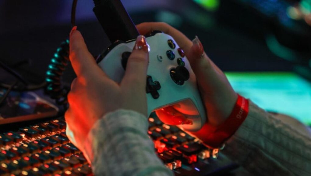 Gaming Frau Szene Deutschland Kontroller Spiele